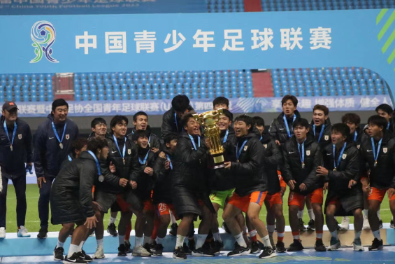 双冠荣耀！山东泰山U19队收获第二届中青赛暨中国足协全国青年足球联赛（U19组）冠军